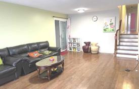 11-zimmer haus in der stadt in Scarborough, Kanada. C$1 731 000