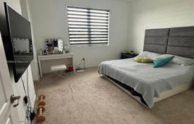 3-zimmer haus in der stadt 233 m² in Miami, Vereinigte Staaten. $910 000