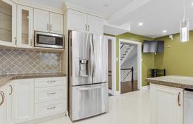 4-zimmer haus in der stadt in Scarborough, Kanada. C$2 646 000