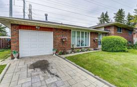 4-zimmer haus in der stadt in Scarborough, Kanada. C$1 568 000