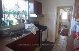 9-zimmer haus in der stadt in East York, Kanada. C$1 148 000