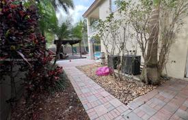 Haus in der Stadt – Doral, Florida, Vereinigte Staaten. $1 200 000