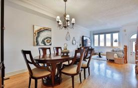 Stadthaus – York, Toronto, Ontario,  Kanada. C$1 242 000