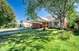 9-zimmer haus in der stadt in Scarborough, Kanada. C$1 208 000