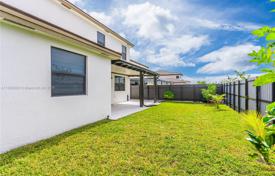 4-zimmer haus in der stadt 329 m² in Miami, Vereinigte Staaten. $789 000