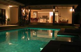 Villa – Badung, Indonesien. 2 740 €  pro Woche