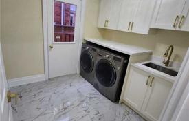 15-zimmer haus in der stadt in Scarborough, Kanada. C$2 336 000