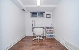 7-zimmer haus in der stadt in Scarborough, Kanada. C$1 757 000
