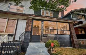 3-zimmer stadthaus in Gerrard Street East, Kanada. C$1 165 000