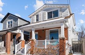 3-zimmer haus in der stadt in Scarborough, Kanada. C$1 037 000