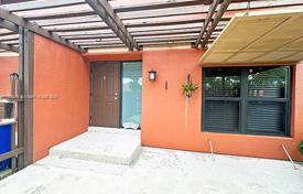 Haus in der Stadt – Pembroke Pines, Broward, Florida,  Vereinigte Staaten. $472 000