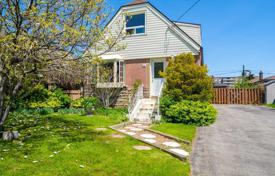 6-zimmer haus in der stadt in Scarborough, Kanada. C$1 328 000