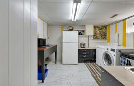 11-zimmer haus in der stadt in Etobicoke, Kanada. C$1 293 000