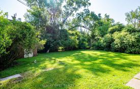7-zimmer haus in der stadt in Etobicoke, Kanada. C$1 428 000