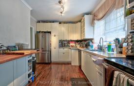 8-zimmer haus in der stadt in North York, Kanada. C$2 336 000
