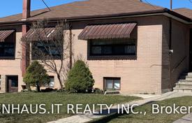 7-zimmer haus in der stadt in North York, Kanada. C$1 819 000