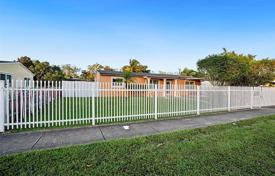 Haus in der Stadt – Miami Gardens, Miami, Florida,  Vereinigte Staaten. $490 000