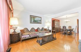 9-zimmer stadthaus in North York, Kanada. C$1 143 000