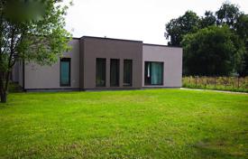 5-zimmer villa 270 m² in Zemgale Suburb, Lettland. 600 000 €