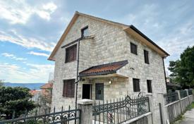 Haus in der Stadt – Tivat (Stadt), Tivat, Montenegro. 450 000 €
