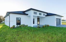 Haus in der Stadt – Cape Coral, Florida, Vereinigte Staaten. $445 000