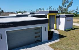 Haus in der Stadt – Cape Coral, Florida, Vereinigte Staaten. $500 000