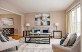12-zimmer haus in der stadt in North York, Kanada. C$1 927 000