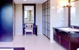 2-zimmer appartements in eigentumswohnungen 152 m² in Chonburi, Thailand. $344 000