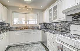 10-zimmer haus in der stadt in Etobicoke, Kanada. C$1 917 000