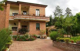 Villa – Sinalunga, Toskana, Italien. 590 000 €