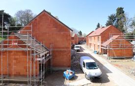 New residential complex with villas in Val-d'Oise, Frankreich. ab 375 000 €