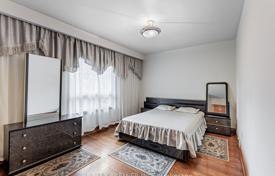 9-zimmer haus in der stadt in North York, Kanada. C$2 322 000