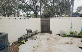 3-zimmer haus in der stadt 172 m² in Miami, Vereinigte Staaten. $559 000