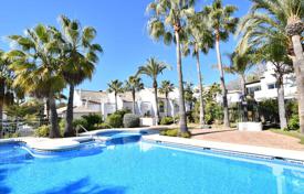 5-zimmer stadthaus 393 m² in Marbella, Spanien. 2 345 000 €