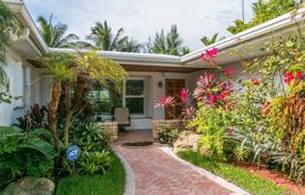 Einfamilienhaus – Surfside, Florida, Vereinigte Staaten. 1 581 000 €
