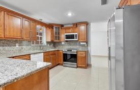 4-zimmer haus in der stadt 246 m² in Miami, Vereinigte Staaten. $1 037 000