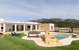 Villa – Ibiza, Balearen, Spanien. 5 800 €  pro Woche