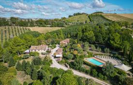 30-zimmer landgut 553 m² in Fermo, Italien. 1 100 000 €
