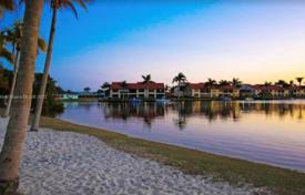 Haus in der Stadt – Cape Coral, Florida, Vereinigte Staaten. $480 000