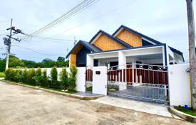 4-zimmer haus in der stadt 276 m² in Chalong, Thailand. $262 000