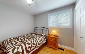 3-zimmer haus in der stadt in Etobicoke, Kanada. C$1 213 000