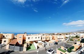 Stadthaus – Adeje, Santa Cruz de Tenerife, Kanarische Inseln (Kanaren),  Spanien. 335 000 €