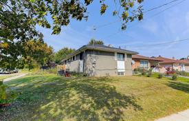 12-zimmer haus in der stadt in Scarborough, Kanada. C$1 212 000