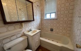 6-zimmer haus in der stadt in Etobicoke, Kanada. C$1 318 000