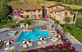 25-zimmer landgut 820 m² in Gubbio, Italien. 1 730 000 €