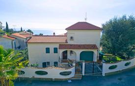 14-zimmer villa 310 m² in Ligurien, Italien. 975 000 €