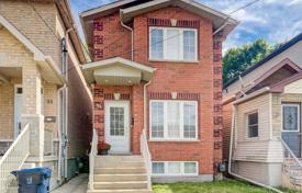 Haus in der Stadt – East York, Toronto, Ontario,  Kanada. C$1 168 000
