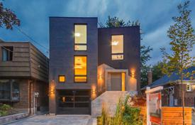 6-zimmer haus in der stadt in East York, Kanada. C$2 542 000