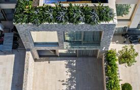 2-zimmer einfamilienhaus 204 m² in Tivat city, Montenegro. 994 000 €