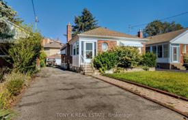 8-zimmer haus in der stadt in East York, Kanada. C$1 548 000
